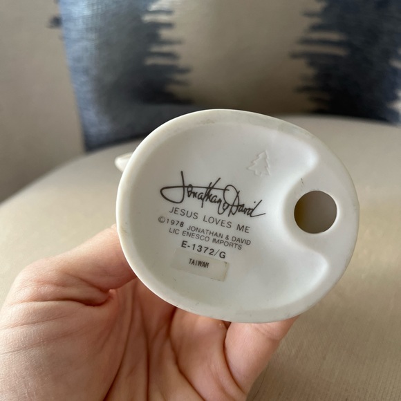 EUC Vintage Precious Moments Jesus Loves Me ceramic figurines girl with bunny - Picture 2 of 3